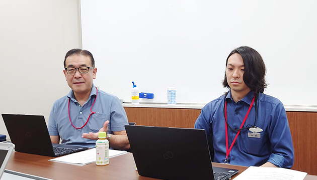情報システム部の押川様（左）、平野様（右）